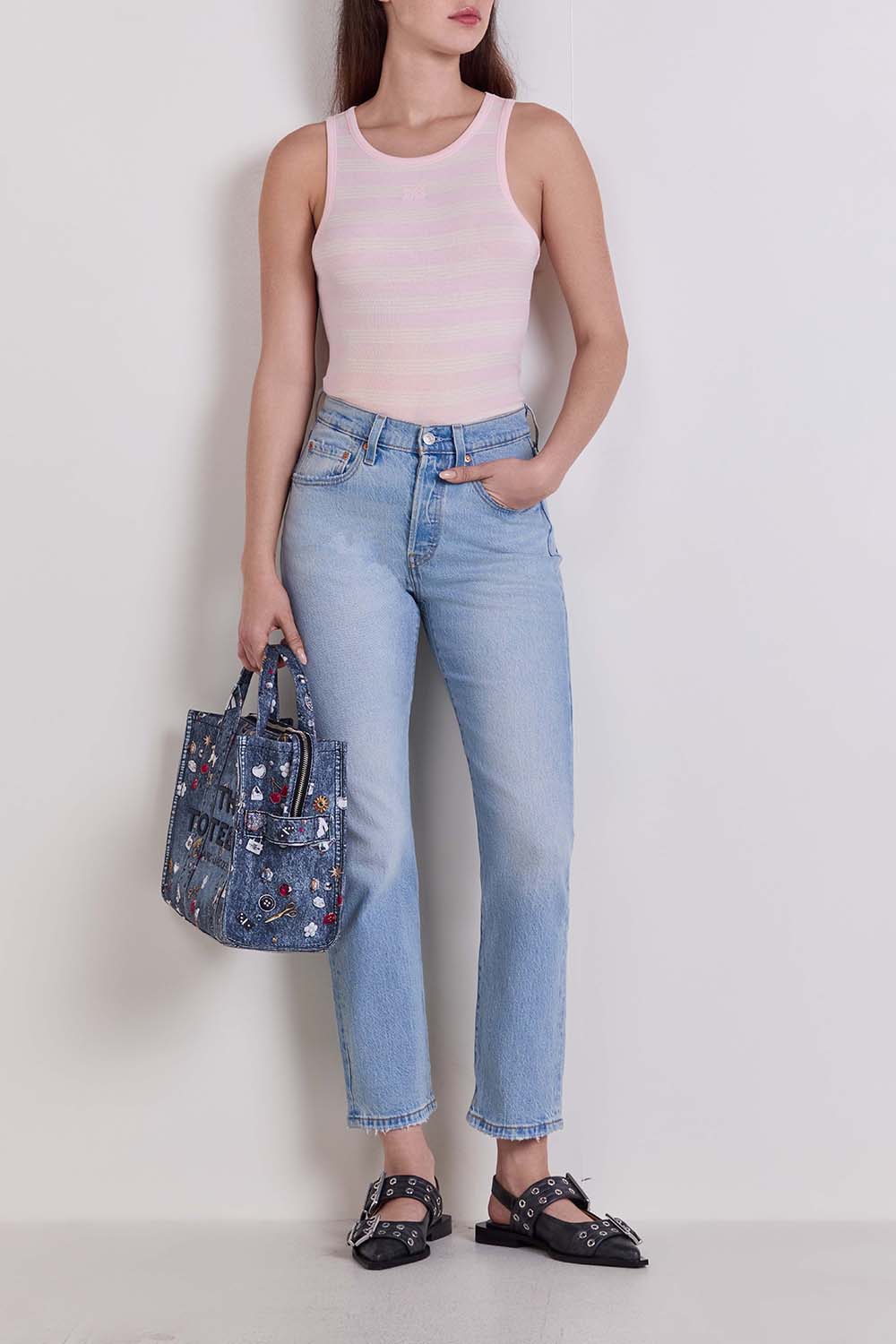 גופייה בגזרת סלים